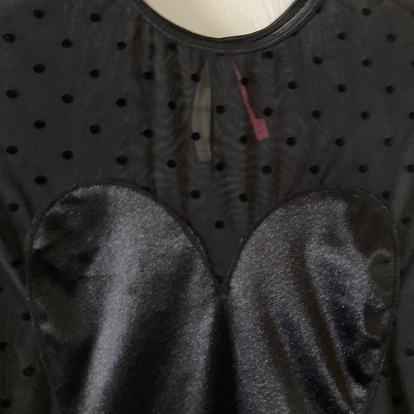 Seven till midnight M/L sheer top w/polka dots &key hole back with button - Picture 3 of 9